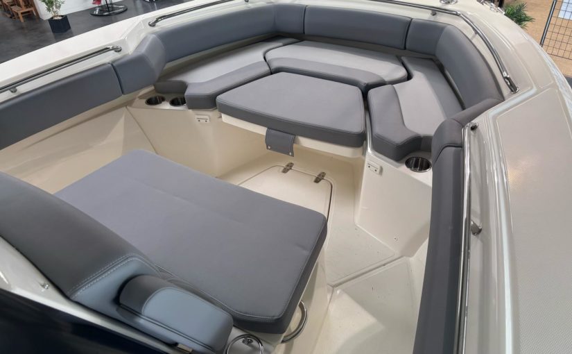 BOSTON WHALER 250 OUTRAGE