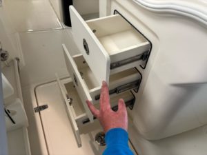 BOSTON WHALER 250 OUTRAGE