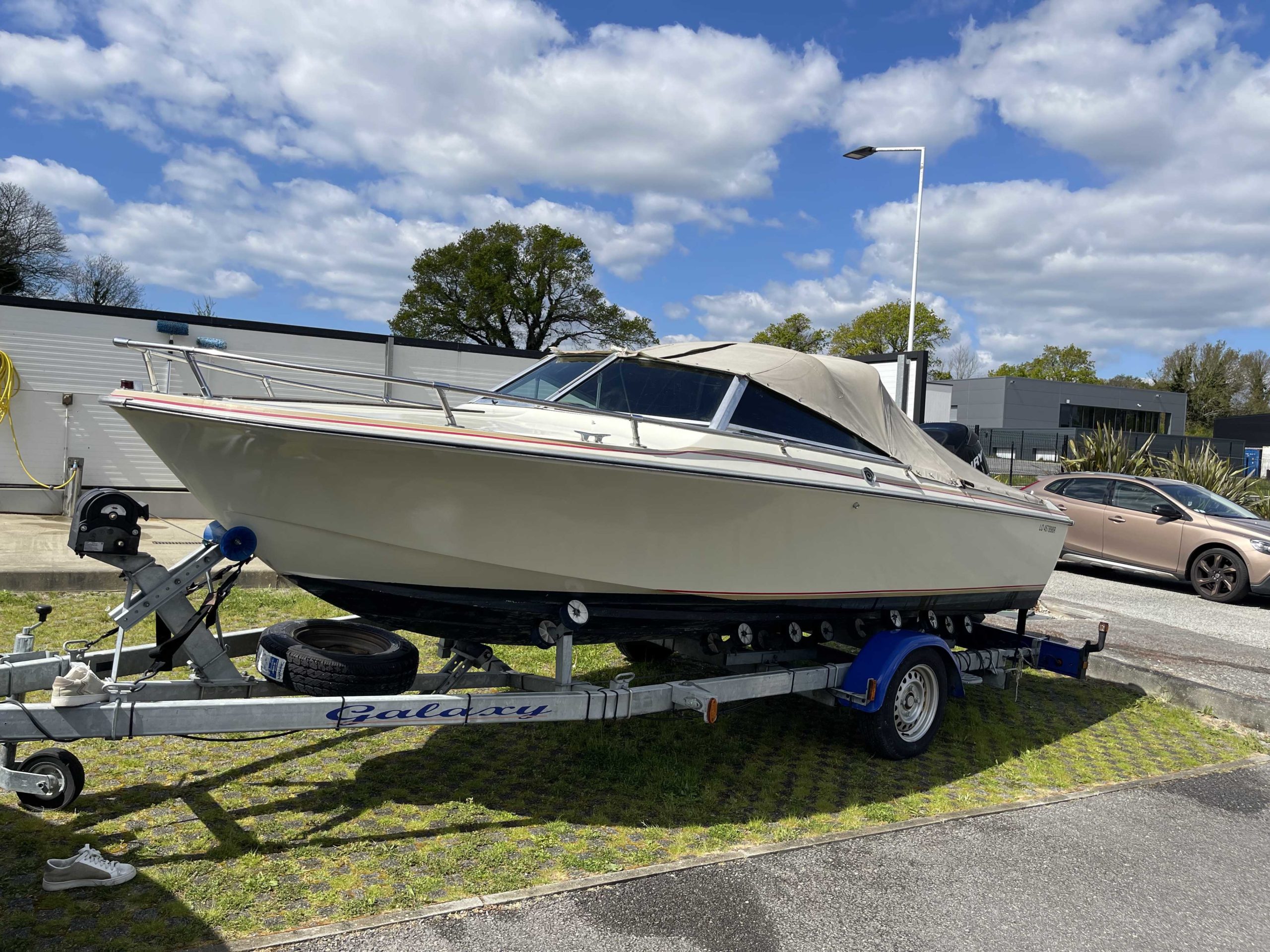 CRESTLINER CRUISADER 770
