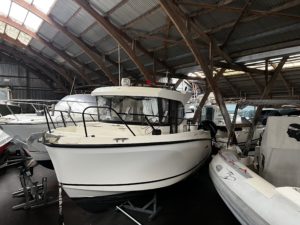 QUICKSILVER 805 PILOTHOUSE