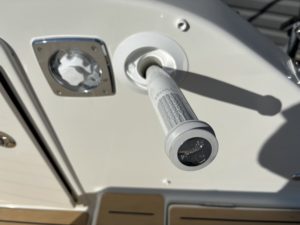 QUICKSILVER ACTIV 875 SUNDECK