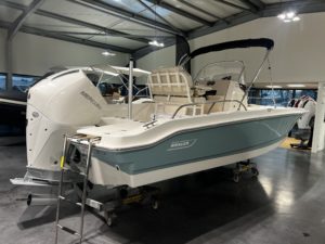BOSTON WHALER 220 DAUNTLESS