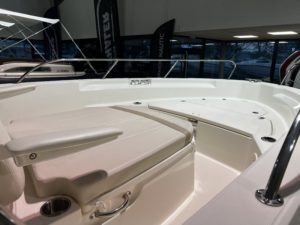 BOSTON WHALER 220 DAUNTLESS