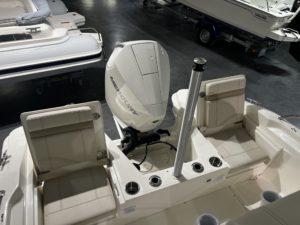 BOSTON WHALER 220 DAUNTLESS