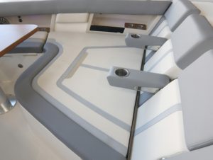 BOSTON WHALER 380 Realm