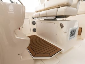 BOSTON WHALER 380 Realm
