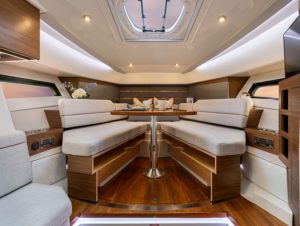 BOSTON WHALER 365 Conquest