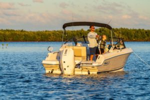 BOSTON WHALER 210 Vantage