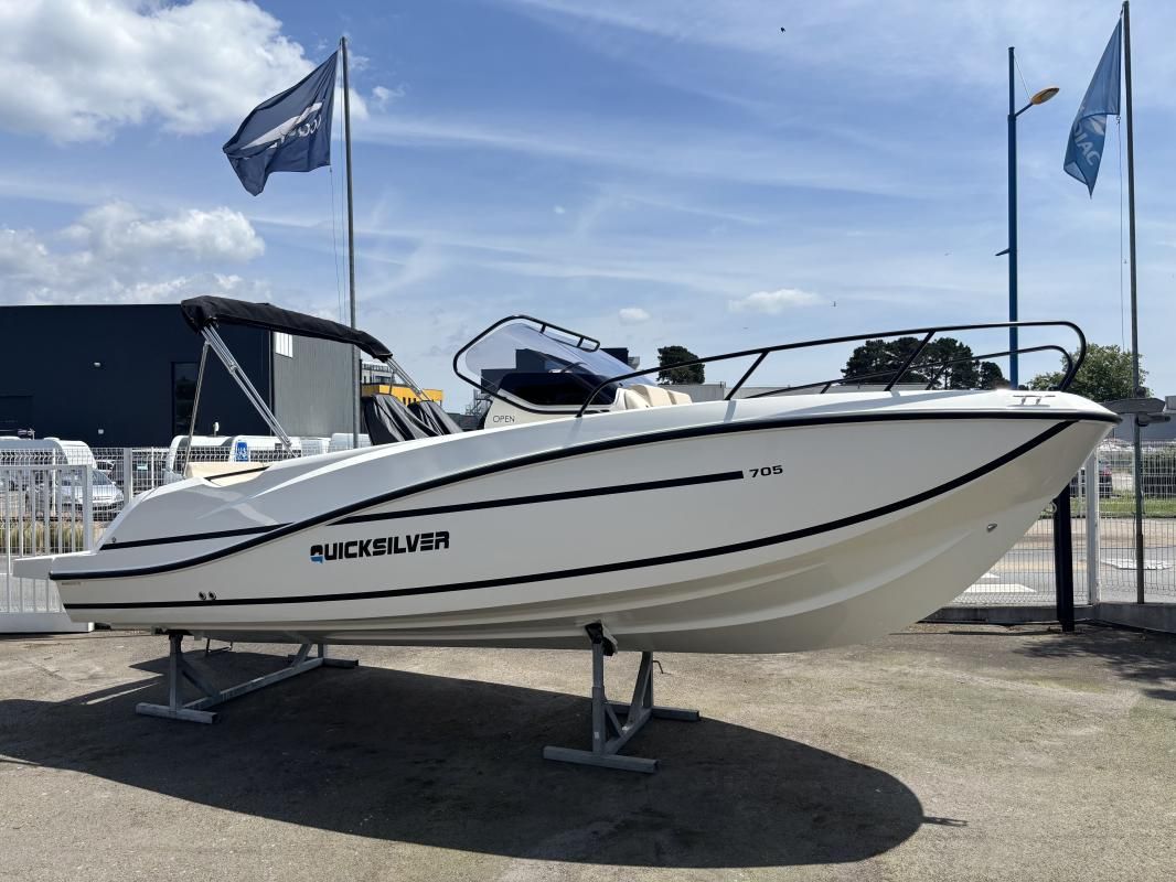 QUICKSILVER 705 Open