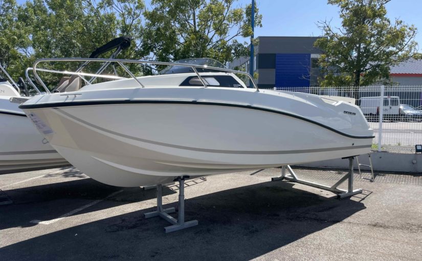 QUICKSILVER 555 Cabin