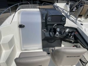 QUICKSILVER 555 Cabin
