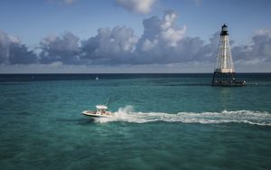 BOSTON WHALER 230 Outrage