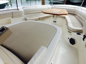 BOSTON WHALER 380 Outrage