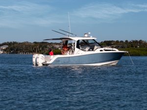 BOSTON WHALER 325 Conquest