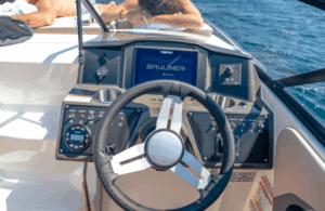 BAYLINER VR6 Cuddy Outboard