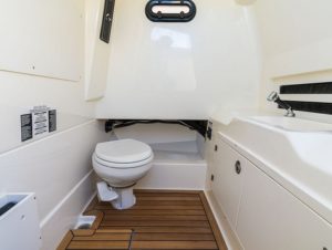 BOSTON WHALER 330 outrage