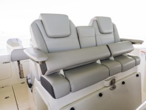BOSTON WHALER 330 outrage