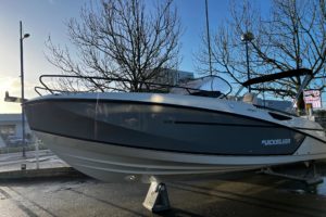 QUICKSILVER 805 Open